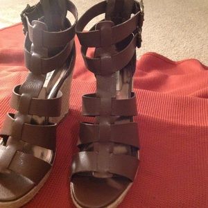 Beautiful sandal. Only worn once.